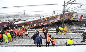Belgijoje kaktomu&scaron;a susidūrus dviem traukiniams, žuvo de&scaron;imtys žmonių