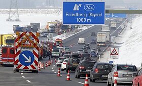 Vokietijos greitkelyje susidūrė 170 automobilių