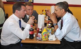 D.Medvedevas ir B.Obama ėjo valgyti mėsainių