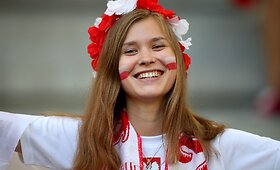 Portugalijos ir Lenkijos sirgalės palaiko savo komandas