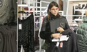 Lietuvoje pradėta prekiauti &bdquo;Balmain x&nbsp;H&M&ldquo; kolekcija: drabužiai i&scaron;luoti per kelias minutes