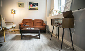 Atvira studija &bdquo;Coffice&ldquo;: įkvepianti erdvė su naujai suskambusiais retro baldais