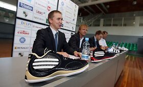 Žalgiriečiai avės Adidas sportinę avalynę
