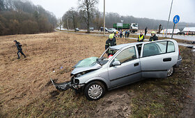 Kauno rajone prie Lapių skaudi &bdquo;Audi&ldquo; ir &bdquo;Opel&ldquo; avarija