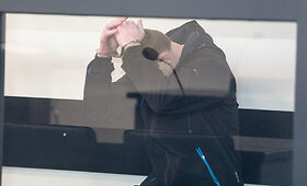 Kaune prie&scaron; teismą stojęs žudikas įnirtingai slėpė veidą