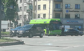 Kaune Taikos ir Savanorių prospekto sankryžoje susidūrė trys automobiliai