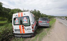 Kaune per avariją žuvo motociklininkas, greitoji vykusi į i&scaron;kvietimą &ndash; susidūrė
