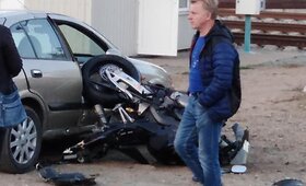 Kaune prie pervažos dviejų motociklų ir automobilio avarija