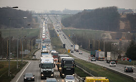 Islandijos plente automobilis nuvertė ap&scaron;vietimo stulpą