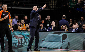 Ant &bdquo;Žalgirio&ldquo; arenos parketo susitiko &Scaron;arūnas Jasikevičius ir Rimas Kurtinaitis