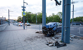 &Scaron;e&scaron;tadienio vakarą Kaune į atitvarus rėžėsi &bdquo;Renault&ldquo;
