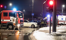 Sekmadienį Kaune susidūrė &bdquo;Peugeot&ldquo; ir &bdquo;Mercedes&ldquo; markių automobiliai