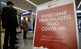Kauno &bdquo;Akropolyje&ldquo; pasiskiepyti norinčių eilė