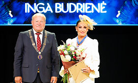 Ingai Budrienei įteiktas Kauno rajono savivaldybės apdovanojimas