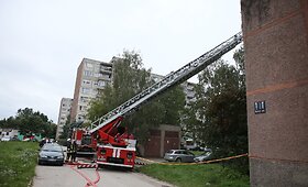 Kaune degė daugiaubučio balkonas