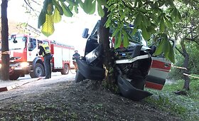 Kauno klinikinės ligoninės automobilis rėžėsi į medį