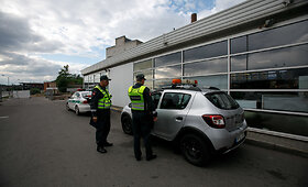 Kaune policijos pareigūnai tikrino saugos tarnybos darbuotojus