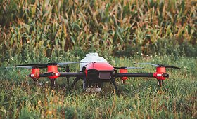 Jauna įmonė siūlo žemės ūkyje pritaikomus dronus