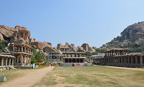 Hampi &ndash; &scaron;ventyklų, uolų ir riedulių miestas Indijoje