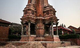Žemės drebėjimų paženklintas turistų pamėgtas Bhaktapuras (Nepalas)