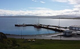 H&oacute;lmav&iacute;k &ndash; jaukus vakarinių fiordų miestelis Islandijoje
