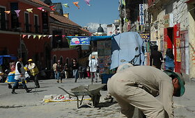 Spalvingasis karnavalas Bolivijoje La Paso mieste