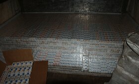 Muitinės kriminalistai Kaune &bdquo;i&scaron;valė&ldquo; kontrabandinių cigarečių sandėlį