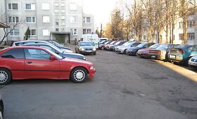 Kauniečiai rado pradurtas savo automobilių padangas