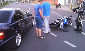 Netoli Kauno pilies &ndash; motociklo ir &bdquo;BMW&ldquo; avarija