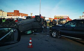 Klaipėdoje per avariją ant stogo virto BMW