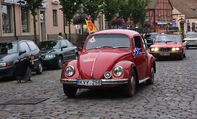 Senovinių automobilių paradas Klaipėdos gatvėmis