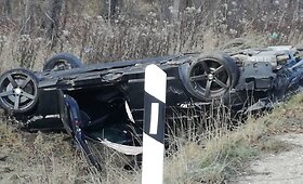 Avarija netoli Kazlų Rūdos: apsivertė per greit skriejęs automobilis