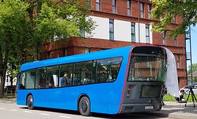 Gimė Lietuvoje: Klaipėdoje pristatytas sertifikuotas elektrobusas