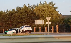 Skrydis ant akmenų: Klaipėdos rajone vairuotojas nesuvaldė &bdquo;Nissan&ldquo;