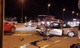 Avarija Klaipėdoje: BMW rėžėsi į &bdquo;VW Golf&ldquo;, o &scaron;is nuo smūgio parblo&scaron;kė du jaunuolius.