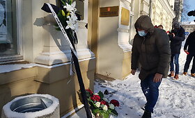 Grožio verslas kyla į kovą už teisę dirbti: Klaipėdoje prie rotu&scaron;ės paliko kryžių