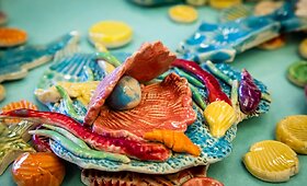 Delfinų terapijos centre - unikalus beveik 100 žmonių kurtas kūrinys