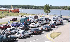 Smiltynės perkėla apgulta poilsiautojų