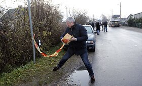 Į Teatro aik&scaron;tę atgabenta gyva, kvepianti žiemos &scaron;venčų eglė