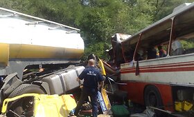 Rusijoje benzinvežiui susidūrus su autobusu žuvo 21 žmogus