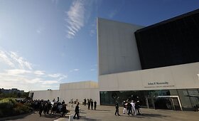 Bostonas jausmingai i&scaron;lydi į paskutinę kelionę senatorių Kennedy