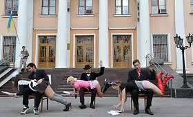 Pavargo tylėti ir ėmė garsiai protestuoti