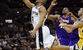 &bdquo;Lakers&ldquo; nusileido &bdquo;Spurs&ldquo; krep&scaron;ininkams
