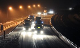Prancūzijoje sunkvežimiai blokavo kelią