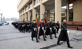 Vilniuje, Nepriklausomybės aik&scaron;tėje, Valstybės vėliavos pakėlimo ceremonija 
