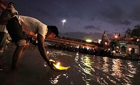 Indijoje prasideda masinė hinduistų apsiprausos &scaron;ventė