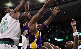&bdquo;Lakers&ldquo; sunkiai įveikė &bdquo;Celtics&ldquo;