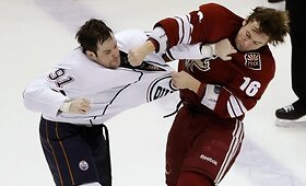 NHL: &bdquo;Coyotes&ldquo; triu&scaron;kinama pergalė ir mu&scaron;tynės