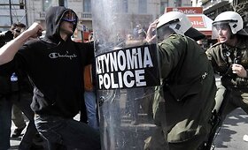 Masinis streikas Graikijoje virsta susirėmimais su policija