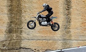 Sidnėjuje &ndash; bandymas pasiekti naują rekordą su &bdquo;Harley Davidson&ldquo;